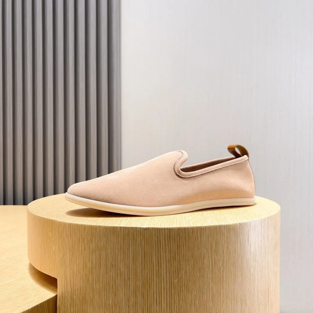 Men's shoes 400💰[loro piana] 2025 new moccasins, popular casual sneakers for street men. The shoes are made of first-layer suede leather uppers with rubber soles, a classic. The complex craftsmanship and meticulous structure make the shoes light and soft, allowing you to walk comfortably and freely. Perfect for summer wear. Yardage: 38-45.